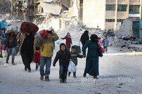 시리아 알레포서 2만7천 명 탈출…피란 도중 25명 숨져