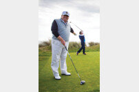 트럼프, 골프는 허풍 아니었네…191cm 거구 불구 안정적인 어드레스·아름다운 스윙