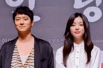 [종합] 열애설 의식 無…‘인랑’ 강동원-한효주, 나란히 서서 웃었다