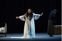 솔오페라단의 ‘루치아 디 람메르무어’…사랑이 미쳤다