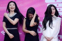 [포토] ‘2019 서울가요대상’ 레드벨벳 조이-예리-아이린 ‘칼바람에 고개를 들 수 없어~’