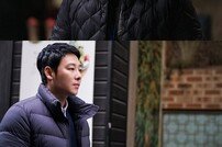 [DAY컷] ‘조장풍’ 김동욱, 위풍당당 공무원 변신…新인생캐 예고