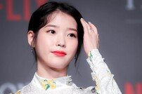 [DA:차트] 아이유 ‘Blueming’ 4주 연속 가온차트 2관왕