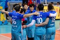 [포토] 우리카드 ‘5세트 접전 끝에 3-2 승리’