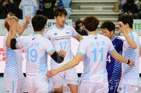 [포토] 대한항공 ‘3-1 승리, 3점 챙겨갑니다’