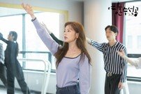 [DA:클립] ‘영혼수선공’ 정소민, 뮤지컬 배우 복귀?…연습현장 포착