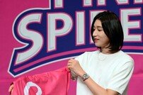 [포토] 다시 흥국생명 유니폼 입는 김연경