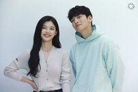 [DAY컷] ‘편의점 샛별이’ 지창욱, 허당美 가득 미소 (ft.김유정)