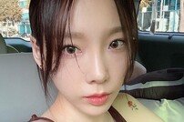 [DAY컷] 태연, 목과 어깨에 한 꽃 문신 공개…고혹적인 매력 ↑