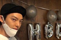 [DAY컷] “우빈이 하고 싶은 거 다 해”…김우빈, 생일 파티 공개