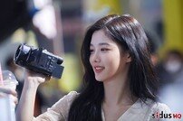 [DAY컷] 김유정, 카메라 밖 숨은 1인치…상큼 비타민 미소