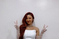화사, 인기가요 ‘3주 연속 1위’… 솔로 데뷔 첫 트리플 크라운 달성