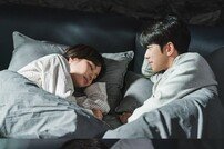 [DA:클립] ‘그놈이 그놈이다’ 황정음♥윤현민, 한 침대에서 맞는 아침