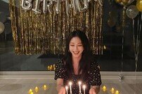 [DAY컷] 한예슬, 40세 생일파티 인증샷…아름다운 미소