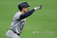 [ALDS 1] ‘홈런 4방’ NYY, TB 대파… 최지만 ‘콜 천적’ 입증