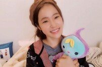 [DAY컷] 홍자, 건치 미소 “마음만은 행복하자고요♥”