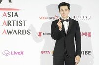 [DAY컷] ‘2020 AAA’ 김선호, 레드카펫 사진…멋진 손인사