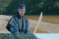 나인우, tvN ‘철인왕후’ 첫 방송 눈도장 꾹… 훈훈한 비주얼