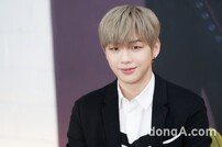 [DA:차트] ‘아이돌픽’ 강다니엘, 교복 모델에 가장 잘 어울리는 아이돌