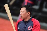 [베이스볼 피플] 미안함만 되뇌었던 롯데 안치홍 올해 키워드, 자신감과 ‘팬 복’