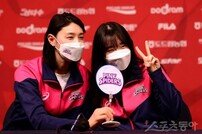 [포토] 김연경-김미연 ‘미디어데이 인증샷’