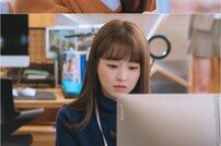 [DA:클립] 박보영, 뽀블리美 또…‘멸망’ 첫 스틸 공개