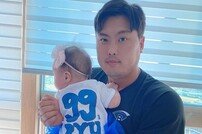 배지현, 류현진♥딸 사진 공개→앙증맞은 ‘99 RYU’