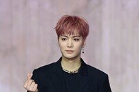 [포토] 뉴이스트 JR ‘러블리 손하트’