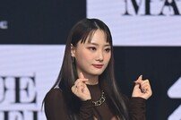 [포토] 핫이슈 나현 ‘긴장한 손하트’