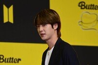 [포토] 방탄소년단 진 ‘수줍은 등장’