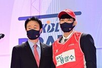 [포토] 강을준 감독의 선택 받은 문시윤