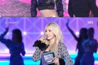 전소미, ‘슈퍼콘서트’ 스페셜 MC→완벽 무대 ‘종횡무진 맹활약’