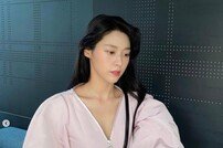 AOA 설현, 어깨깡패 느낌 ‘소두 효과’ [DA★]