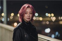 김희선 핑크 단발 첫 공개…‘내일’ 구련 완벽 구현 [DAY컷]