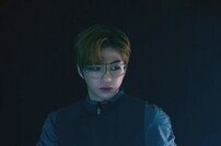 강다니엘 콘셉트 포토 공개…시크한 라이더 [DAY컷]