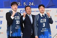 5년간 7.5억 동일한 조건에 KCC행 FA 이승현-허웅 “함께여서 더 좋다”