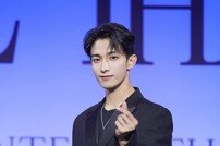 세븐틴 도겸, 팬들 향해 손하트 [DA포토]