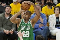 알 호포드 3점 6개 ‘인생경기’…보스턴, NBA 파이널 1차전 승