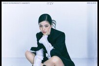 ITZY(있지), 고혹적 비주얼로 컴백→‘체크메이트’ 콘셉트 포토