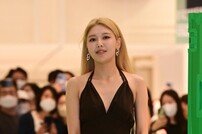 소녀시대 수영 ‘백이 무거운 가녀린 팔’ [포토]