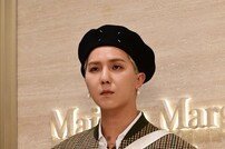 위너 송민호 ‘모델 같은 포즈’ [포토]