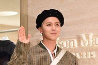 위너 송민호 ‘설레는 손인사’ [포토]