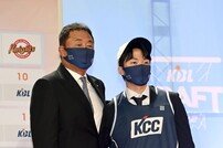 전주 KCC, 1라운드 4순위 송동훈 지명 [포토]