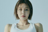 최수영 “소녀시대 15주년 활동 희열…뭉클하더라” [화보]