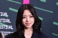 있지 유나, 골반 드러낸 하트 (KBS 가요대축제)[포토]