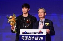 국내선수 MVP 수상한 김선형 [포토]