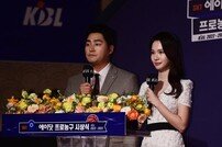 조주영-장민지, KBL 시상식 시작합니다 [포토]