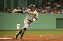 배지환, MLB 첫 홈런·결승타 …라커에 홈런공이 따~악