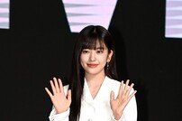 안유진, 양손 인사 [포토]