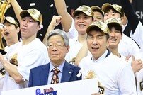 통합우승 이끈 KGC 김상식 감독 [포토]